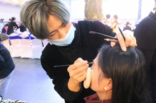 我爱旗袍中国行大赛-新时代学校全程参与化妆造型